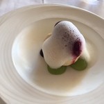 テラス　オン　ザ・ベイ - 葡萄、カシスシャーベット、濃厚クリーム、白ワインの泡かけ