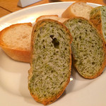 クッカーニャ・ドゥーエ - ランチのパン 緑のはあおさのパン