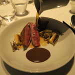 レフェルヴェソンス - 27年9月　美しい農村風景～ヴァンテ産鳩の炙り焼きと内臓のソース　葱のコンソメを掛けて