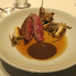 レフェルヴェソンス - 27年9月　ヴァンテ産鳩の炙り焼きと内臓のソース、葱のコンソメ、スペルト小麦、花びら茸