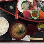 鮮魚 かなざわ - 舟盛定食、860円です。