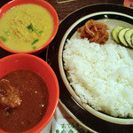 喫茶イノ - カレー2種[チキン/レンズ豆と野菜]+付合せ3種のセット 1100円