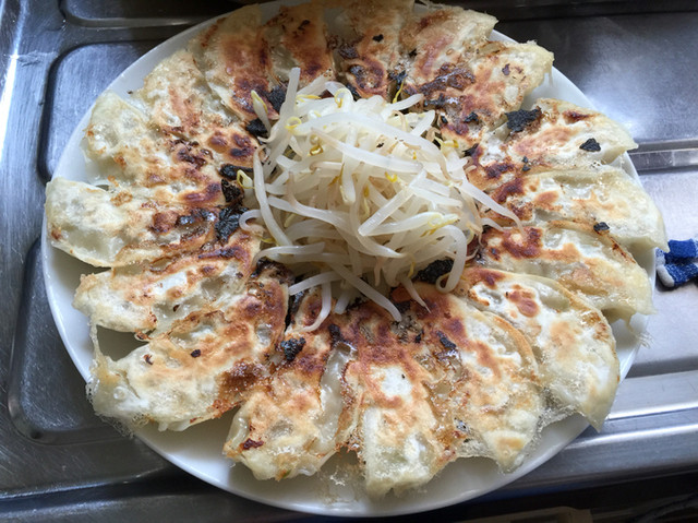 餃子のまるかわ 敷地 餃子 食べログ