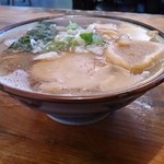 長寿軒 - なみなみのスープ（ラーメン）
