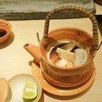 葉山 福ふく - たっぷりの松茸、海老、穴子、銀杏、蒲鉾、みつば