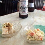 冷奴、ポテトサラダ、瓶ビール