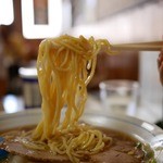 林屋食堂 - 麺は中細麺