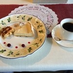いやしの風 - 温かいワッフルとチーズケーキ。