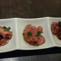 清江苑 池袋西口本店 - ランチ追加肉。各２枚、３種520円