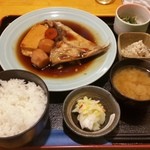 和処 縁 - 照りってりの「ぶりかま煮付け定食 (900円)」