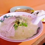 草木ヶ原 - ノーマルのラーメンは550円だが，ランチタイムはおにぎりが２つサービスです。これで850円は安い！