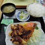 モーちゃんカフェ・スナックコーナー - あじイカフライ定食820円