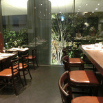 キャトルラパン - ＜2015年9月初訪問＞さっきまで満席だったが空いたすきに店内撮影♪