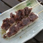 だんご工房なごみ - あんこ団子(100円)