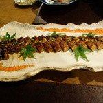 徳山鮓 - うなぎの姿焼き、山山椒の身添え