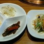 韓菜 - ランチの副菜3種とサラダ