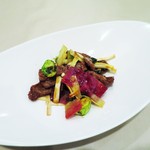 龍圓 - 那須牛、芽キャベツ、ニラ炒め