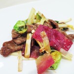 龍圓 - 那須牛、芽キャベツ、ニラ炒め