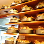 La Viña - 棚にもチーズケーキ