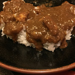 和風カレー処 三休庵 - チキンカレーをライスにかけたところ