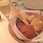 RISTORANTE STELLA - 手作りの美味しいパン(^ ^)モエで乾杯。