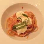 RISTORANTE STELLA - ナスとモッツァレラのノルマ風スパゲティーニ。