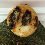Kikan Tei - 納豆餅の海苔をはがして。