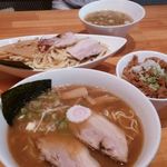 麺屋 騎士 - 醤油ラーメン、塩つけ麺、炊きこみご飯