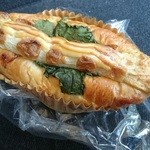 Kogane Pan - ゴボウサラダちくわパン（￥124）