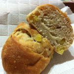 DONQ - おいもとりんごのカットが生地の中に