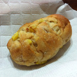 DONQ - シナモン風味のおいもとりんご ¥216