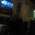 Rus Uz - テレビが流れる店内
