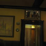 Rus Uz - 絵が飾られる壁