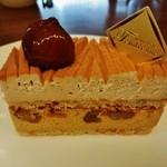 パティスリー タンドレス - ケーキ『テュラン』(630円)！ヘーゼルナッツのダックワーズ(生地)が、サクサクっとした食感のケーキ～♪(^o^)丿