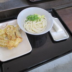 てら屋うどん   - しょうゆうどん(冷・小)２００円　ゲソ天