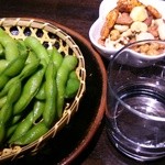 GINZA YATAI BAR - 料理写真:枝豆・ミックスナッツ・焼酎(お湯別)