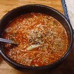 亀戸ホルモン - コムタンスープ・赤（515円）