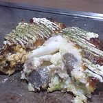 至福 白鷺店 - 至福玉（いか・牛肉・豚肉・すじコン）を開いたの図