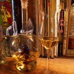 Gatito - カシノ・アスール（レポサド）。鷹のガラス細工を施した、瓶が目を引きます