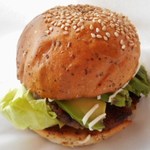 パン屋カフェ キャトル - アボガドバーガーとポテトドリンクセット　マンゴージュース