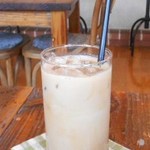 パン屋カフェ キャトル - アイスキャラメルラテ