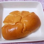 パン屋カフェ キャトル - ベーカリーコーナー：クリームパン