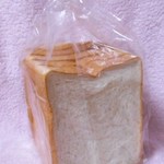 パン屋カフェ キャトル - ベーカリーコーナー：ホワイトブレッド