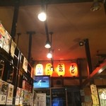 ばんしゃく家 - 店内は昭和チックで暖かい。