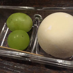 熊の焼鳥106 - ２０１５年９月２３日　名物『鶏刺し12種盛り』付き おまかせ10串コース3,700円(税抜)