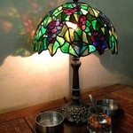 カフェ ビィオット - テーブルの上のランプ
