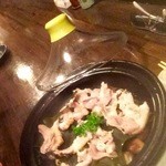 地鶏料理専門店 無玄 - たじん鍋で地鶏の昆布蒸し