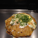 ぼてぢゅう ナンバ店 - すじコンと青ネギたっぷりねぎ焼きモダン1280円