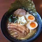 にのみや - 濃厚豚骨豚角煮ラーメン，半熟煮卵添え