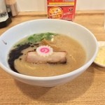 カーザ ルカ - ラー博は俺の社員食堂。  日伊具材無料券#BCMKR!二番勝負  其の壱  ミニミラノとんこつラーメソ！  トッピング無料券をいただいたので、粉ズーチー♡  